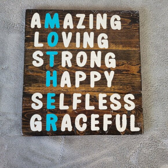 Mothers Day Amazing Loving Strong Sign Wood Home Decor Wall Hanging Plaque S73E - Picture 1 of 10